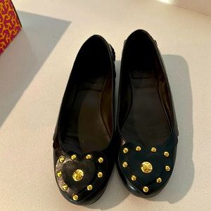 TORY EMBELLISHED FLAT BALLERINA BLACK LEATHER